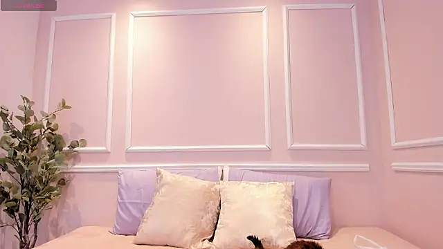 Snapshot of Lucy_Canel chatting on February 6, 2026, 7:32 pm Lucy Canel online show from February 6, 2026, 7:32 pm