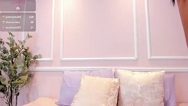 Snapshot of Lucy_Canel chatting on February 5, 2026, 7:10 pm Lucy Canel online show from February 5, 2026, 7:10 pm