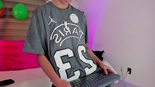 tommy blue online show from March 20, 2025, 8:08 pm