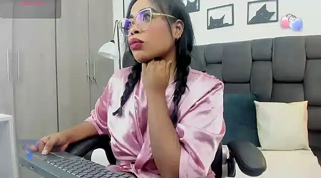 Snapshot of CandyMartinez_ chatting on March 17, 2025, 8:40 pm CandyMartinez online show from March 17, 2025, 8:40 pm