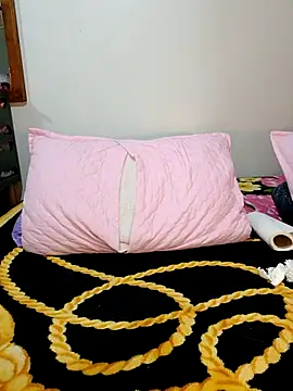 Snapshot of BellyDancer1 chatting on December 5, 2025, 12:21 am BellyDancer1 online show from December 5, 2025, 12:21 am