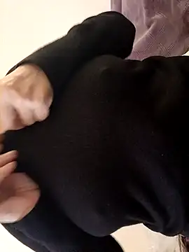 Snapshot of BellyDancer1 chatting on October 14, 2025, 7:31 am BellyDancer1 online show from October 14, 2025, 7:31 am