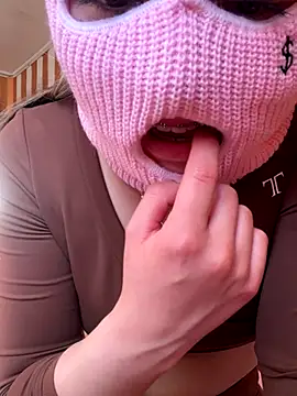 Snapshot of floooohv chatting on November 7, 2025, 10:57 pm floooohv online show from November 7, 2025, 10:57 pm