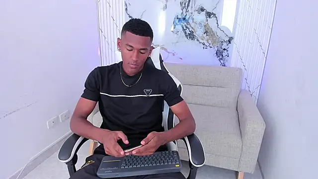 Snapshot of LexiAndDeker chatting on September 25, 2025, 4:24 pm LexiAndDeker online show from September 25, 2025, 4:24 pm