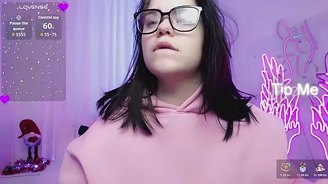 Snapshot of Eliss_Shyyo chatting on December 17, 2025, 10:31 am Eliss Shyyo online show from December 17, 2025, 10:31 am