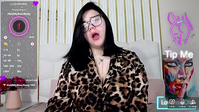 Snapshot of Eliss_Shyyo chatting on October 19, 2025, 5:32 am Eliss Shyyo online show from October 19, 2025, 5:32 am