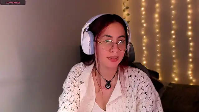 Snapshot of Camil_Lee chatting on November 9, 2025, 4:49 am Camil Lee online show from November 9, 2025, 4:49 am