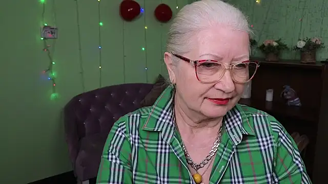 Snapshot of Maya_Mayflower chatting on March 5, 2025, 12:11 pm Maya Mayflower online show from March 5, 2025, 12:11 pm