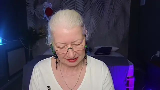 Snapshot of Maya_Mayflower chatting on March 14, 2025, 9:14 am Maya Mayflower online show from March 14, 2025, 9:14 am