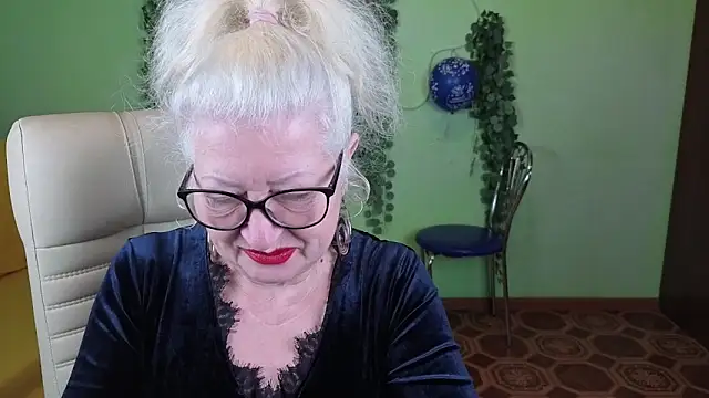 Snapshot of Maya_Mayflower chatting on September 28, 2025, 4:30 am Maya Mayflower online show from September 28, 2025, 4:30 am