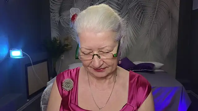Snapshot of Maya_Mayflower chatting on March 17, 2025, 9:12 am Maya Mayflower online show from March 17, 2025, 9:12 am