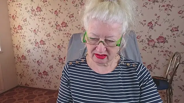 Snapshot of Maya_Mayflower chatting on October 17, 2025, 4:05 am Maya Mayflower online show from October 17, 2025, 4:05 am