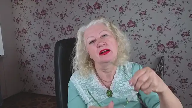 Snapshot of Maya_Mayflower chatting on October 10, 2025, 4:02 am Maya Mayflower online show from October 10, 2025, 4:02 am