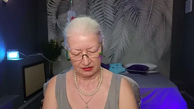 Snapshot of Maya_Mayflower chatting on March 13, 2025, 9:43 am Maya Mayflower online show from March 13, 2025, 9:43 am