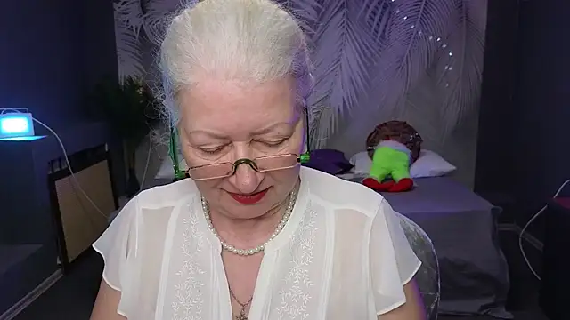 Snapshot of Maya_Mayflower chatting on March 8, 2025, 3:24 pm Maya Mayflower online show from March 8, 2025, 3:24 pm