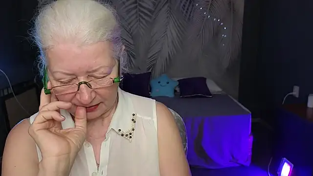 Snapshot of Maya_Mayflower chatting on March 9, 2025, 2:43 pm Maya Mayflower online show from March 9, 2025, 2:43 pm