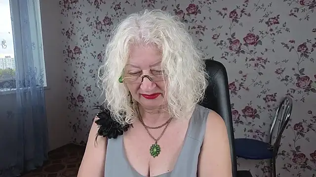 Snapshot of Maya_Mayflower chatting on September 20, 2025, 4:06 am Maya Mayflower online show from September 20, 2025, 4:06 am