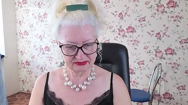 Snapshot of Maya_Mayflower chatting on September 14, 2025, 4:02 am Maya Mayflower online show from September 14, 2025, 4:02 am