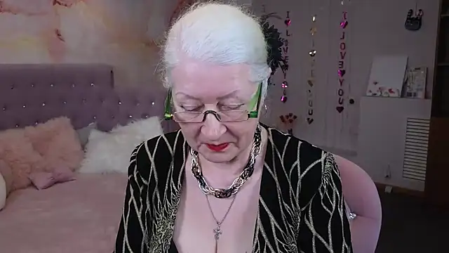 Snapshot of Maya_Mayflower chatting on March 18, 2025, 12:17 pm Maya Mayflower online show from March 18, 2025, 12:17 pm