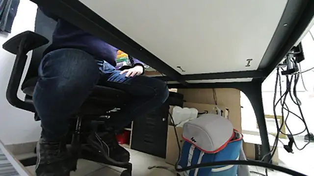 Snapshot of GM51-1988 chatting on December 17, 2025, 5:07 pm GM51-1988 online show from December 17, 2025, 5:07 pm