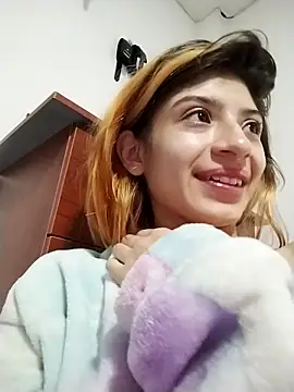 KratosAfroditacs online show from September 12, 2025, 12:38 pm