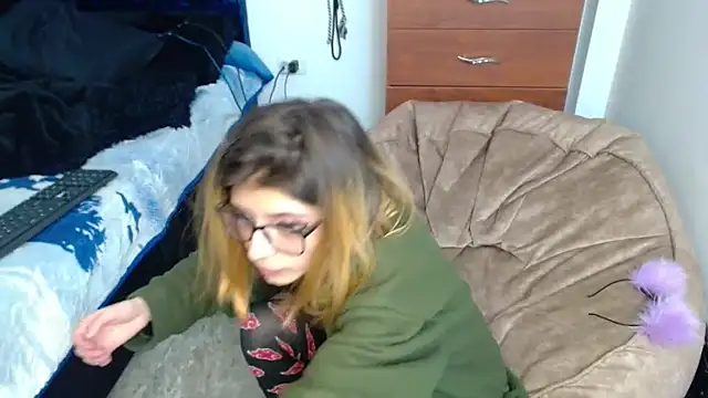 KratosAfroditacs online show from October 4, 2025, 8:05 am