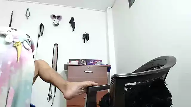 KratosAfroditacs online show from September 13, 2025, 3:23 pm