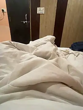 Randomrahulpillu online show from February 17, 2026, 2:31 am