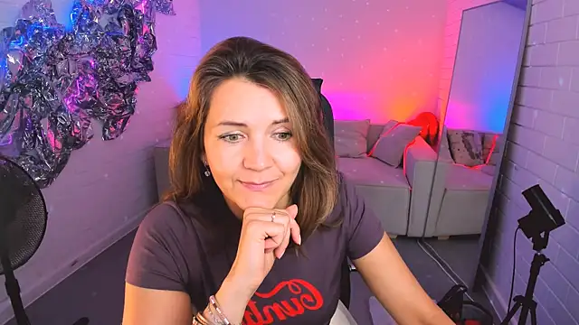 NicoleHitman online show from September 30, 2025, 9:26 am