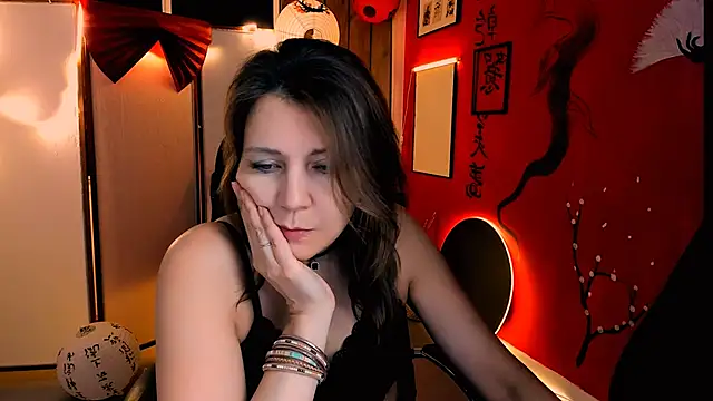 NicoleHitman online show from December 14, 2025, 1:28 pm