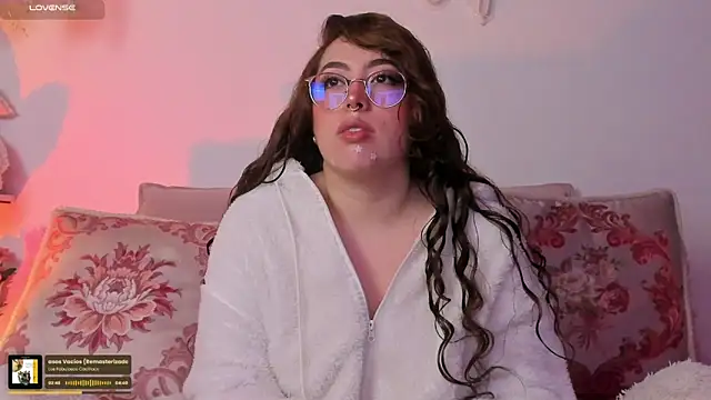 Snapshot of julieta_cooper20 chatting on October 1, 2025, 3:55 am julieta cooper20 online show from October 1, 2025, 3:55 am