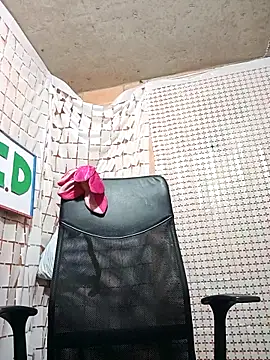 isis milove online show from April 8, 2026, 11:22 am