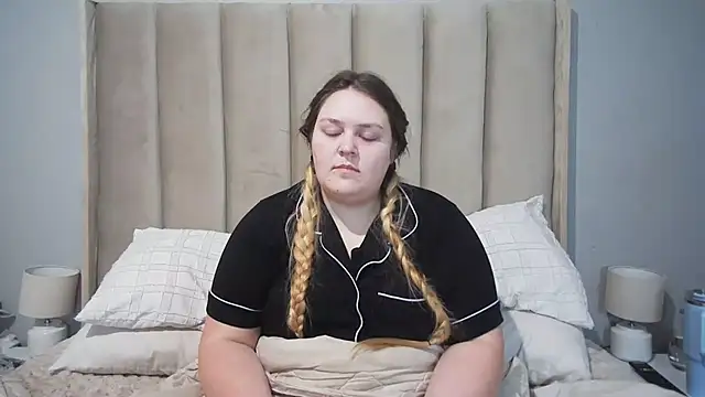 Snapshot of Neytjie chatting on June 30, 2026, 6:13 am Neytjie online show from June 30, 2026, 6:13 am