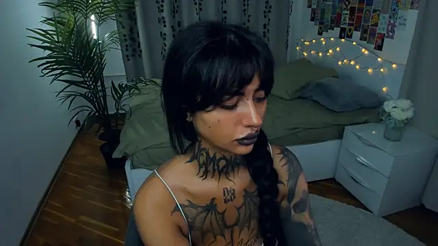 Snapshot of CharimgSabrina chatting on November 14, 2025, 6:17 am CharimgSabrina online show from November 14, 2025, 6:17 am