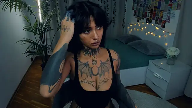 Snapshot of CharimgSabrina chatting on November 9, 2025, 6:17 am CharimgSabrina online show from November 9, 2025, 6:17 am