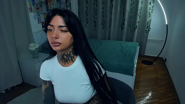 Snapshot of CharimgSabrina chatting on October 25, 2025, 6:34 am CharimgSabrina online show from October 25, 2025, 6:34 am