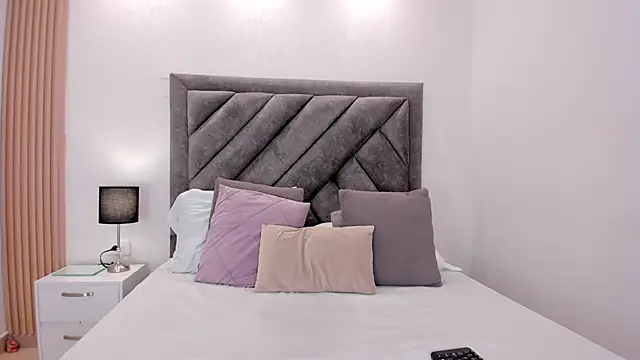 sweetandyy  online show from April 11, 2026, 1:48 pm