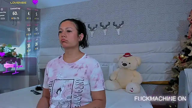 Snapshot of LeilaHiuston chatting on November 17, 2025, 7:18 pm LeilaHiuston online show from November 17, 2025, 7:18 pm