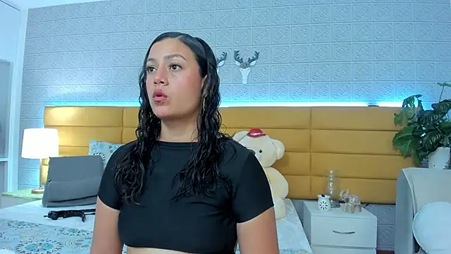 Snapshot of LeilaHiuston chatting on December 5, 2025, 8:17 pm LeilaHiuston online show from December 5, 2025, 8:17 pm