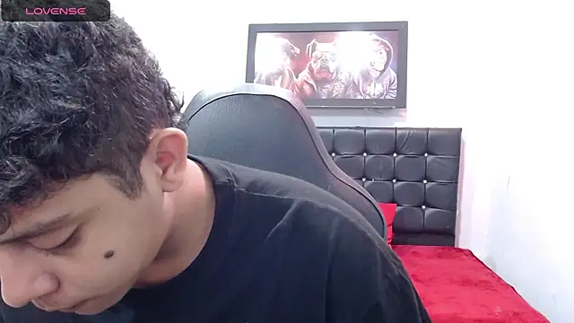 Snapshot of Alejandroo_22 chatting on March 18, 2025, 2:17 pm Alejandroo 22 online show from March 18, 2025, 2:17 pm