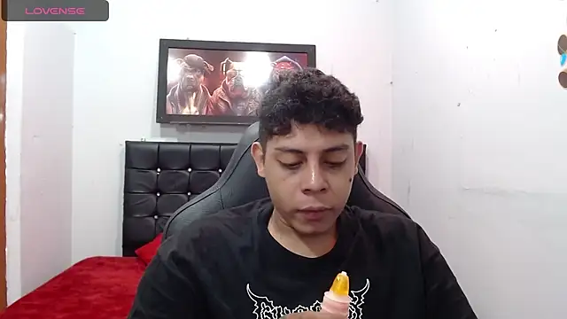 Snapshot of Alejandroo_22 chatting on March 10, 2025, 12:17 pm Alejandroo 22 online show from March 10, 2025, 12:17 pm