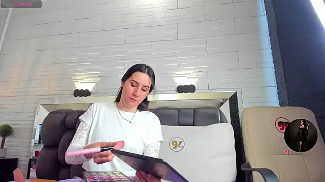 Snapshot of jade_heartt chatting on October 24, 2025, 7:46 pm jade heartt online show from October 24, 2025, 7:46 pm