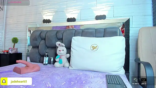 Snapshot of jade_heartt chatting on October 3, 2025, 8:10 pm jade heartt online show from October 3, 2025, 8:10 pm