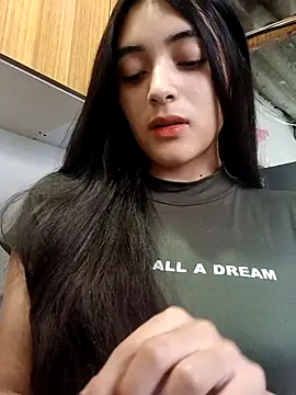 Valen Person online show from December 3, 2025, 4:17 pm