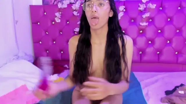 Valen Person online show from March 14, 2025, 6:39 pm