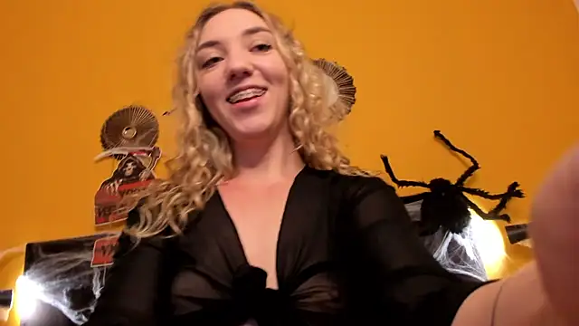Jessie Curlyy online show from October 24, 2025, 1:37 am