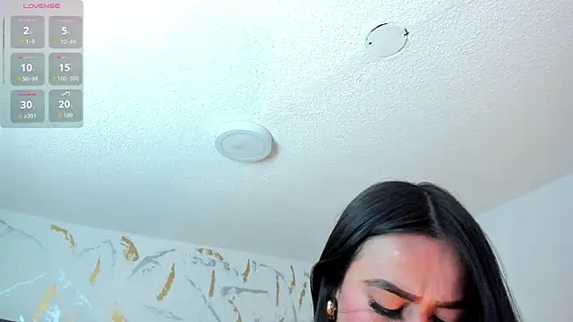 Snapshot of Cristal_Velle chatting on May 11, 2026, 1:01 pm Cristal Velle online show from May 11, 2026, 1:01 pm