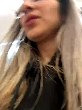 Isabella Varella online show from October 18, 2025, 1:07 am