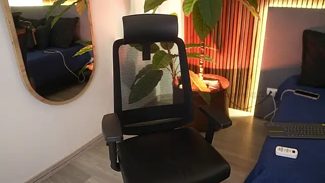 ZaraLuuv online show from October 29, 2025, 3:44 pm