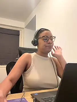 Melia Rayne online show from November 28, 2025, 10:04 am